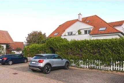 Charmante 4-Zimmer Wohnung mit Südloggia und 2 Stellplätzen 4 zimmer