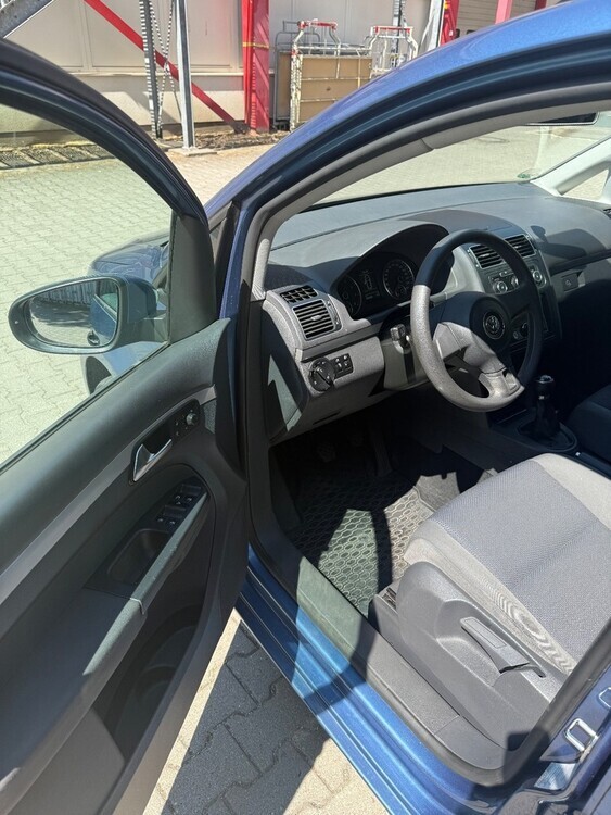 VW Touran 142.500 km 5.750 € Berlin 10178