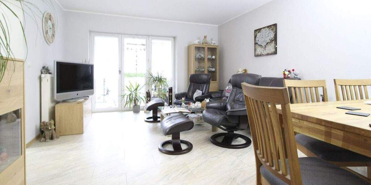 Gepflegte Wohnung in Hövelhof: ca. 85 m², 3 Zimmer, Balkon, Kellerraum und Stellplatz inklusive 3 zimmer