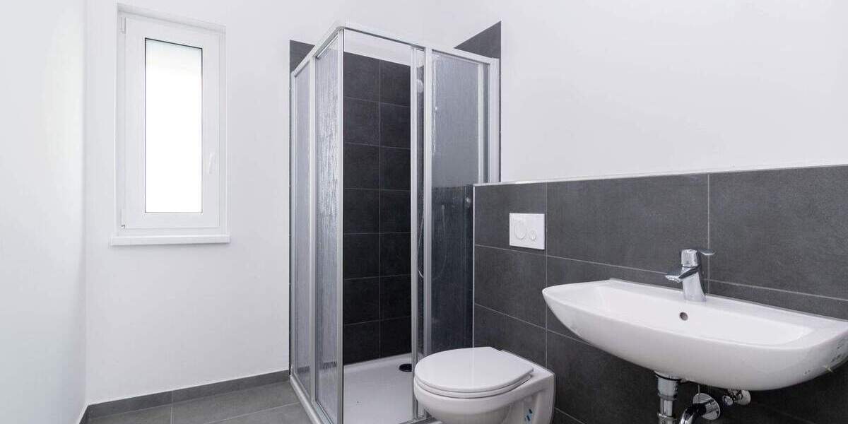 ERSTKLASSIG UND EINZIGARTIG 3-Raum-Wohnung mit Südbalkon, Weitblick & PKW-Stellplatz 3 zimmer