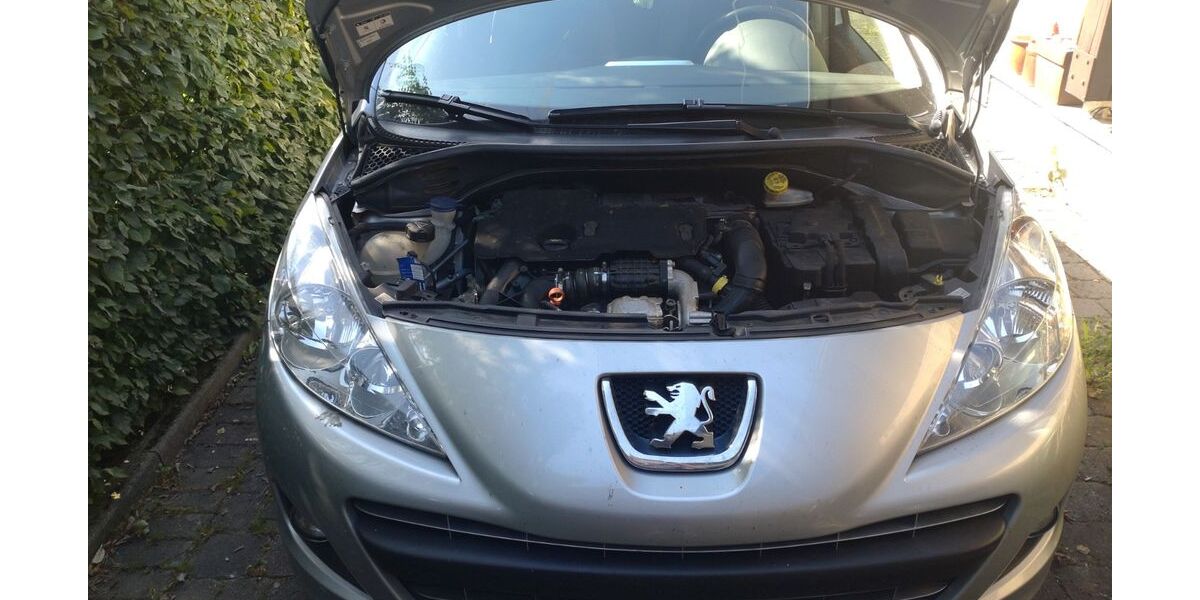 Peugeot 207 74.000 km 5.800 &euro; Paderborn 33100