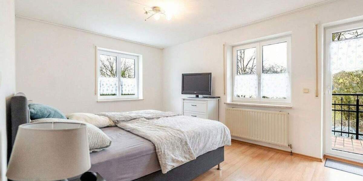 Doppelhaushälfte Straubing - 7 Zimmer, 160 m&sup2;, 1.090&euro; | Angebot:25423491