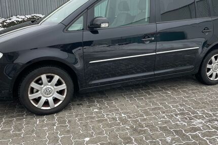 VW Touran 210.000 km 3.999 &euro; Kiel 24113