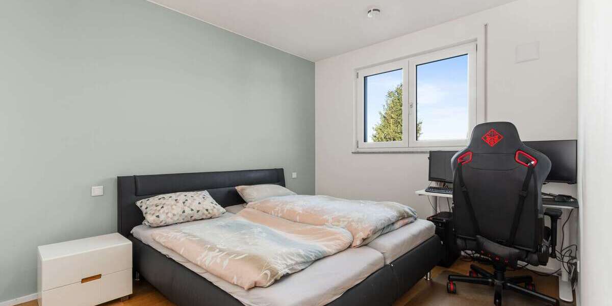 Offenes Wohnkonzept | Schwellenfrei erreichbar | 2 TG-Stellplätze uvm. - Dachgeschoßwohnung Unterhaching | Angebot:24821307