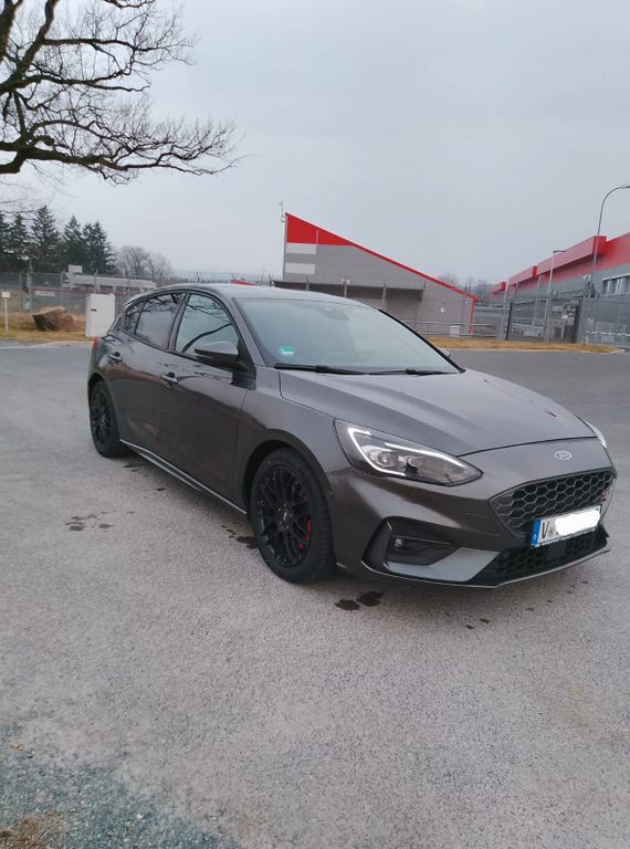 Ford Focus 65.000 km 22.000 € Auerbach 08209