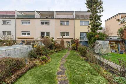 Sanierungsbedürftiges Reihenmittelhaus mit Dachterrasse 4 zimmer