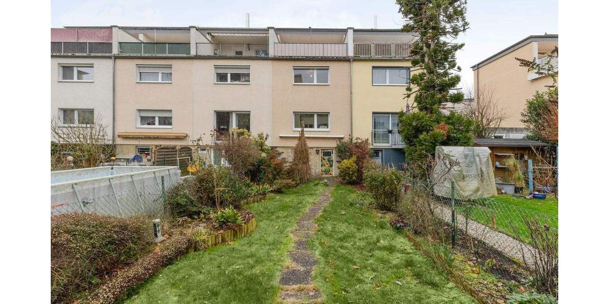 Sanierungsbedürftiges Reihenmittelhaus mit Dachterrasse 4 zimmer