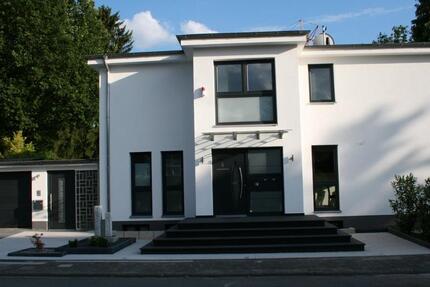 Haus Dreieich - 9 Zimmer, 300 m&sup2;, 3.990&euro; | Angebot:26336525