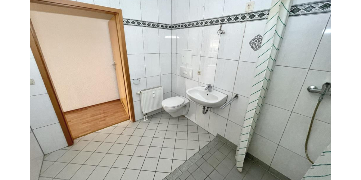 Schicke Wohnung mit Balkon und Aufzug nahe dem Stadtzentrum in ruhiger Lage! - Dachgeschoßwohnung Gera Ostviertel | Angebot:26994115