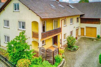 Zweifamilienhaus mit großzügiger Scheune und Ausbaupotenzial 7 zimmer