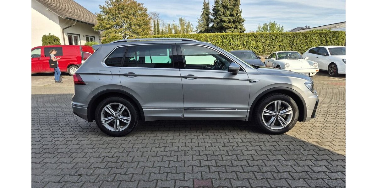 VW Tiguan Highline R-Line DSG, Navigation, LED-Schein 61.222 km 22.790 &euro; Rodgau 63110