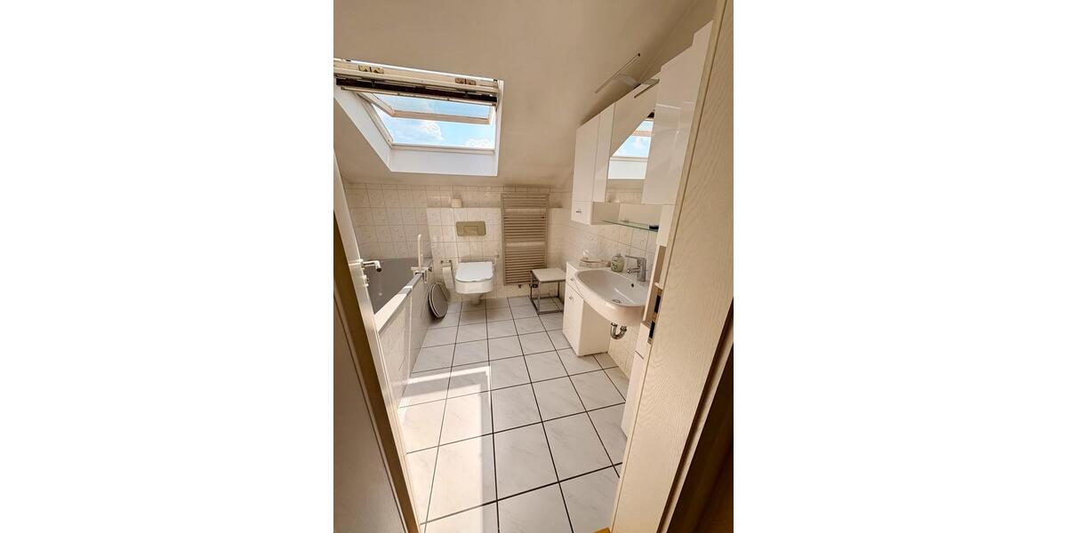 Dachgeschoßwohnung Hattingen Blankenstein - 4 Zimmer, 98 m&sup2;, 210.000&euro; | Angebot:26035213