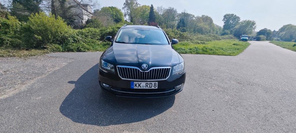 Skoda Superb 224.738 km 8.000 &euro; Mönchengladbach 41068