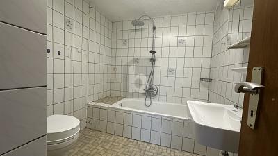3 WOHNEINHEITEN IN TRAUMHAFTER HANGLAGE - Mehrfamilienhaus, Wohnhaus Stühlingen | Angebot:27077177