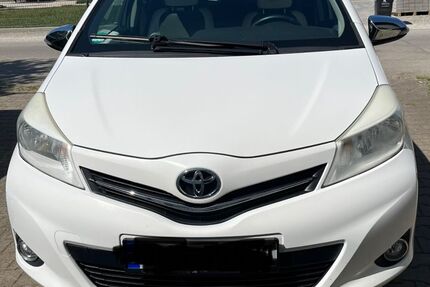 Toyota Yaris 182.686 km 5.600 &euro; Jengen 86860