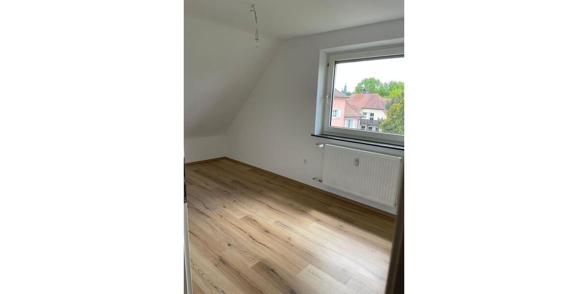 Dachgeschoßwohnung Bad Windsheim - 4 Zimmer, 81 m&sup2;, 900&euro; | Angebot:24745777