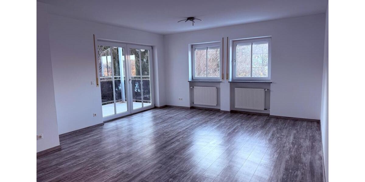 Hochparterre Chamerau - 3 Zimmer, 102 m&sup2;, 1.040&euro; | Angebot:24637753