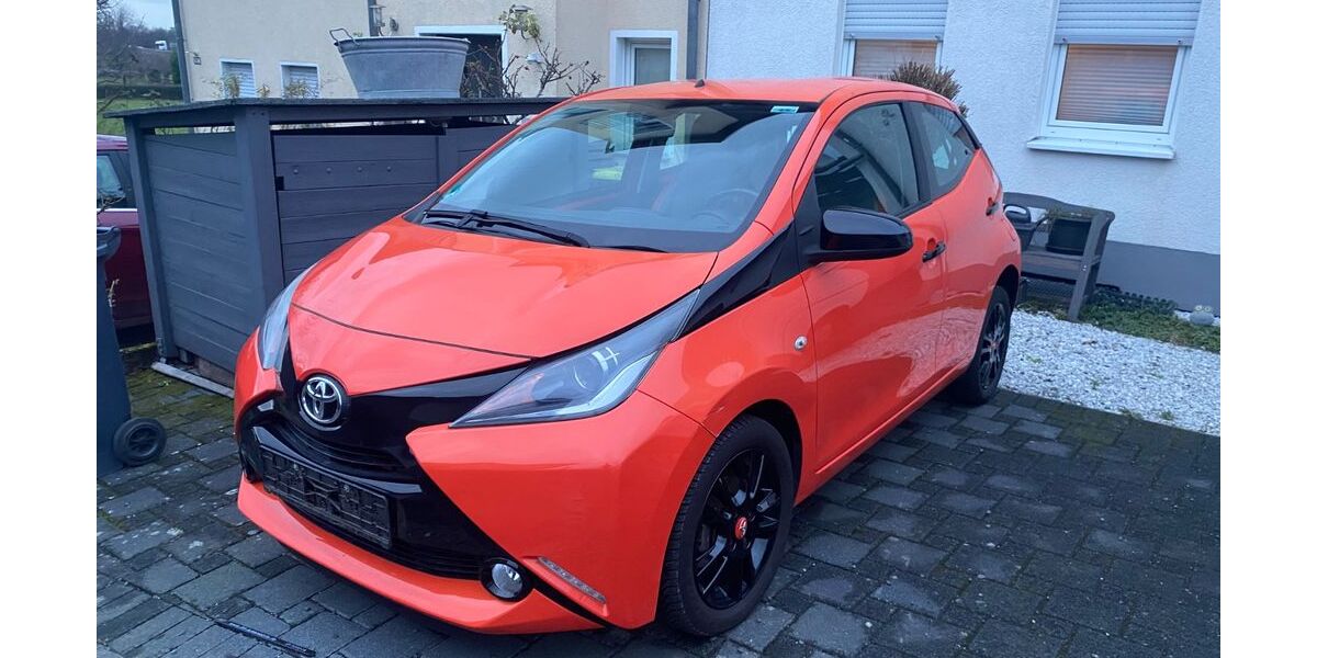 Toyota Aygo (X) 38.000 km 7.500 &euro; Königswinter 53639