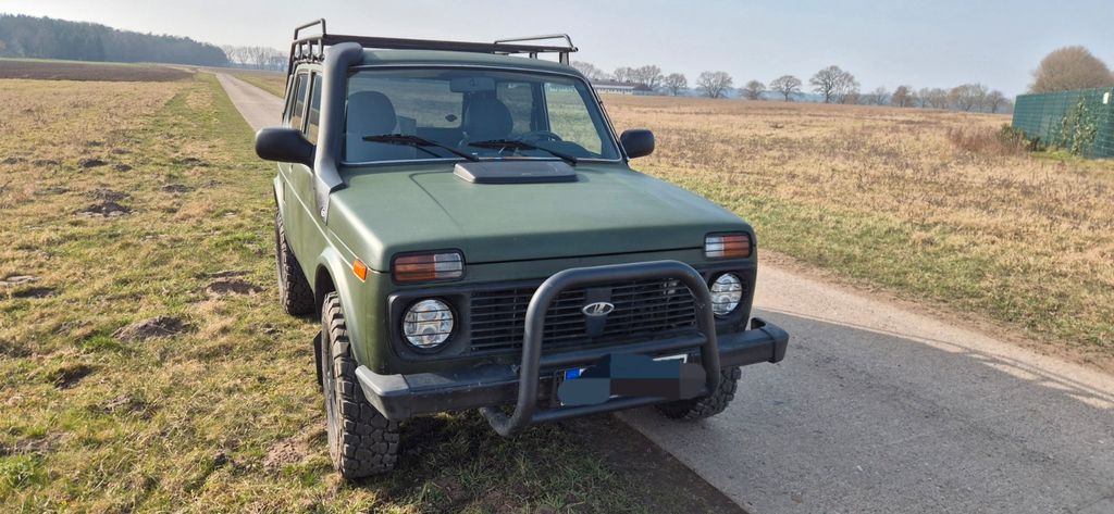 Lada Niva 125.700 km 8.200 &euro; Nienburg 31582