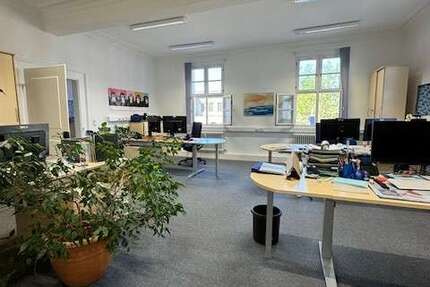 Büro in Erlangen 2.400 € 180 m²