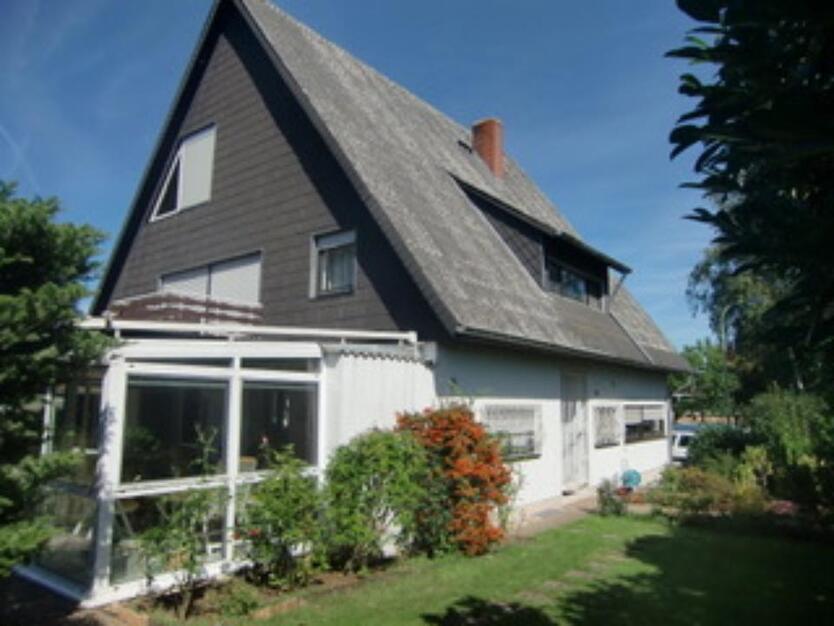 Einfamilienhaus mit großem Grundstück und großzügiger Einliegerwo zimmer