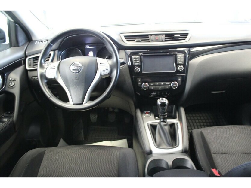 Nissan Qashqai 1.5 dCi 360 - Panorama - Navi - AHK - 76.300 km 13.780 € Euskirchen 53881