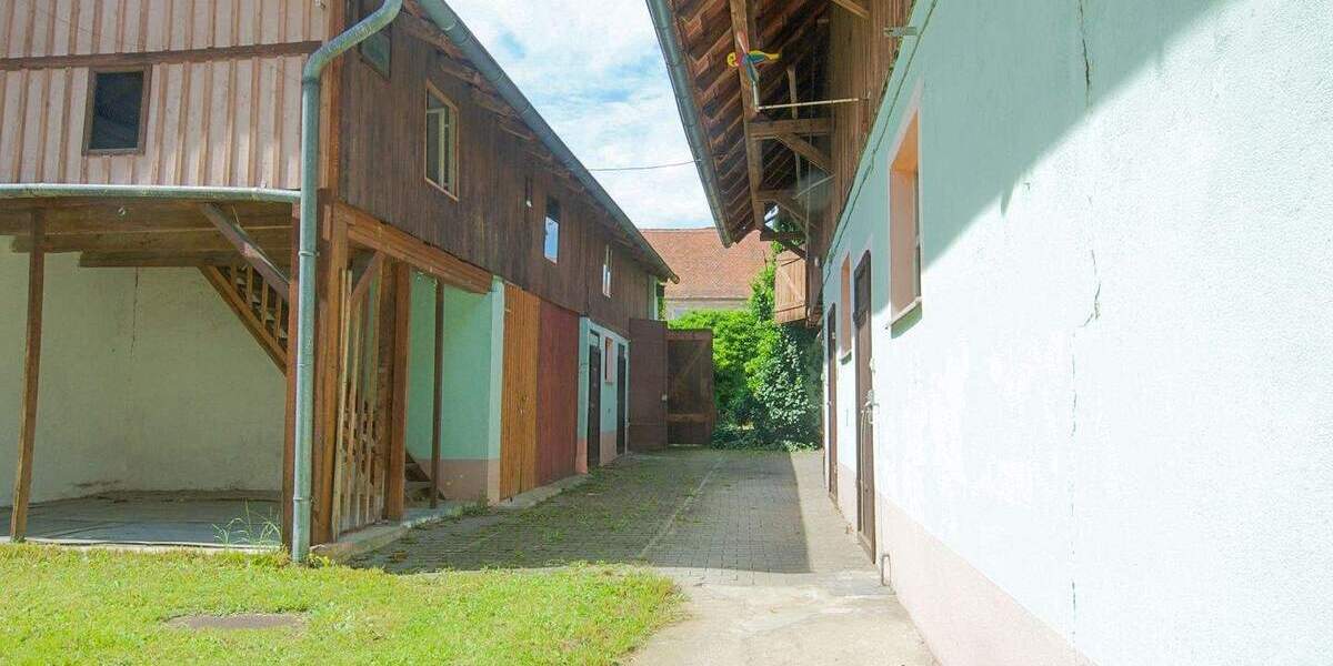 Bauernhaus, Landhaus Hahnbach - 9 Zimmer, 290 m&sup2;, 175.000&euro; | Angebot:25734670