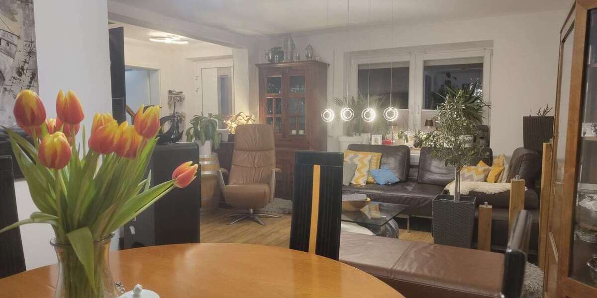 Einfamilienhaus Gunzenhausen - 8 Zimmer, 165 m&sup2;, 1.500&euro; | Angebot:27270716