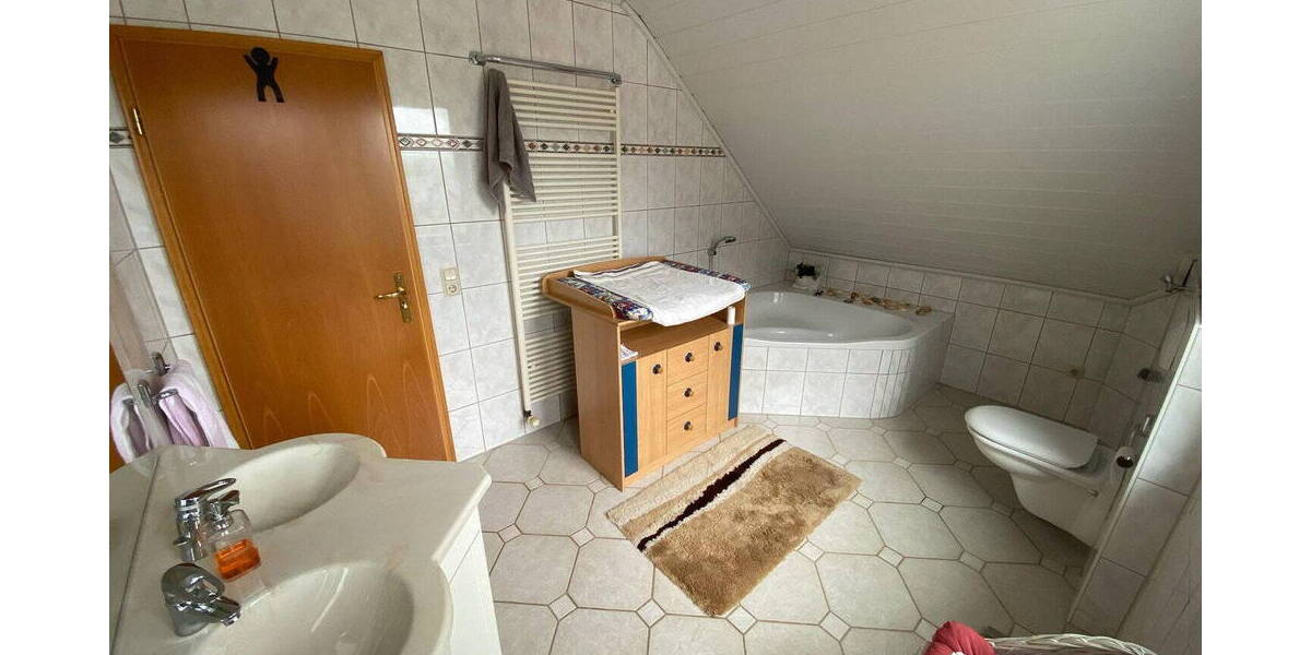 Einfamilienhaus Waldbröl - 6 Zimmer, 126 m&sup2;, 1.500&euro; | Angebot:26794401