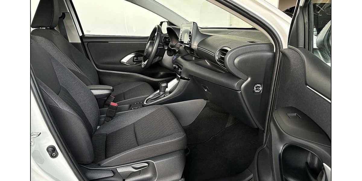 Toyota Yaris Hybrid Basis ACC LED MultiInfo Assist 1.Hd 5.000 km 20.499 &euro; Stade 21682