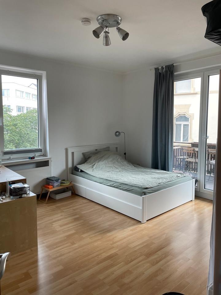 Helles WG Zimmer in 3er WG mit Balkon im Zetrum