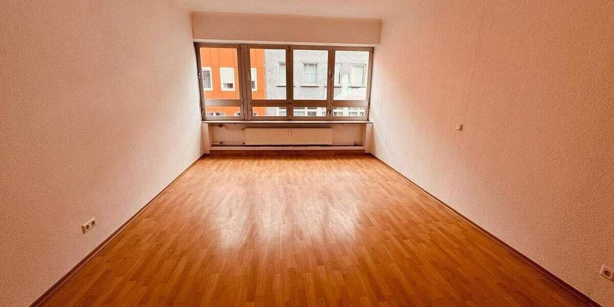 Etagenwohnung Saarbrücken St Johann - 3 Zimmer, 94 m&sup2;, 665&euro; | Angebot:25699912