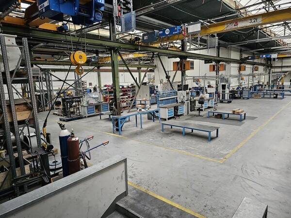 Gewerbeimmoblie mit Hallen- und Büroflächen zimmer