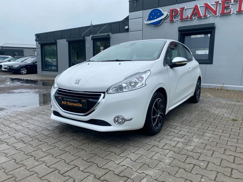 Peugeot 208 108.996 km 5.499 € Ludwigsfelde 14974