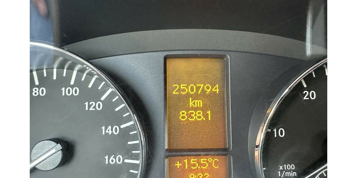 Mercedes-Benz Sprinter 316 CDI Tourer 2,2,2,3 mit 2,8 to AHK 250.794 km 24.871 &euro; Mainz 55122