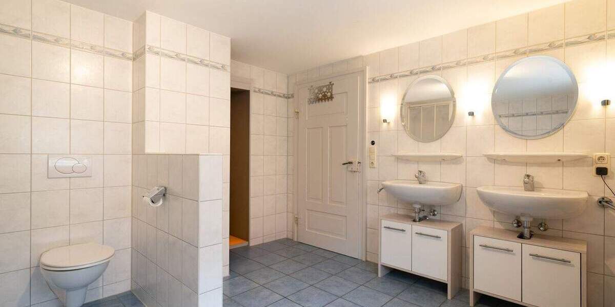 Einfamilienhaus Fünfstetten / Nußbühl Fünfstetten - 8 Zimmer, 301 m&sup2;, 1.200.000&euro; | Angebot:25727229