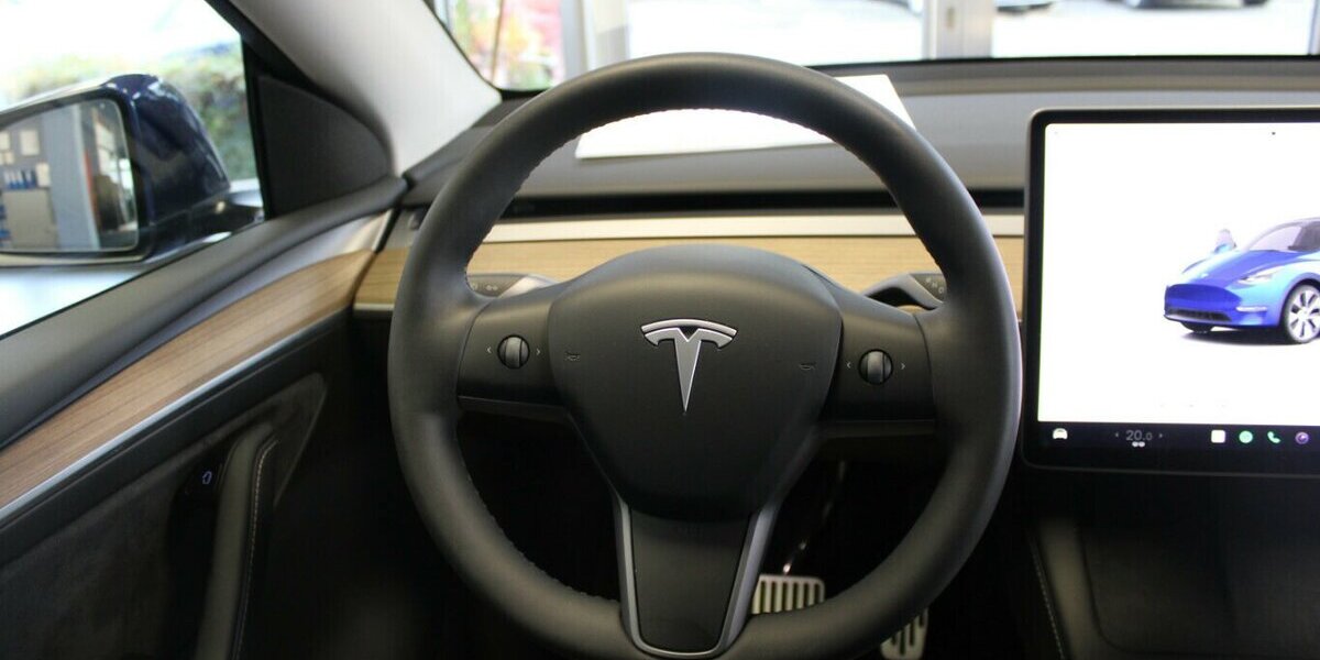 Tesla Model Y RWD 33.530 km 32.980 &euro; Euskirchen 53881