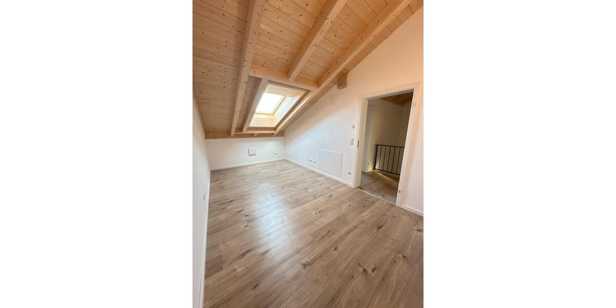 Etagenwohnung Deggendorf - 4 Zimmer, 120 m&sup2;, 1.395&euro; | Angebot:26416868