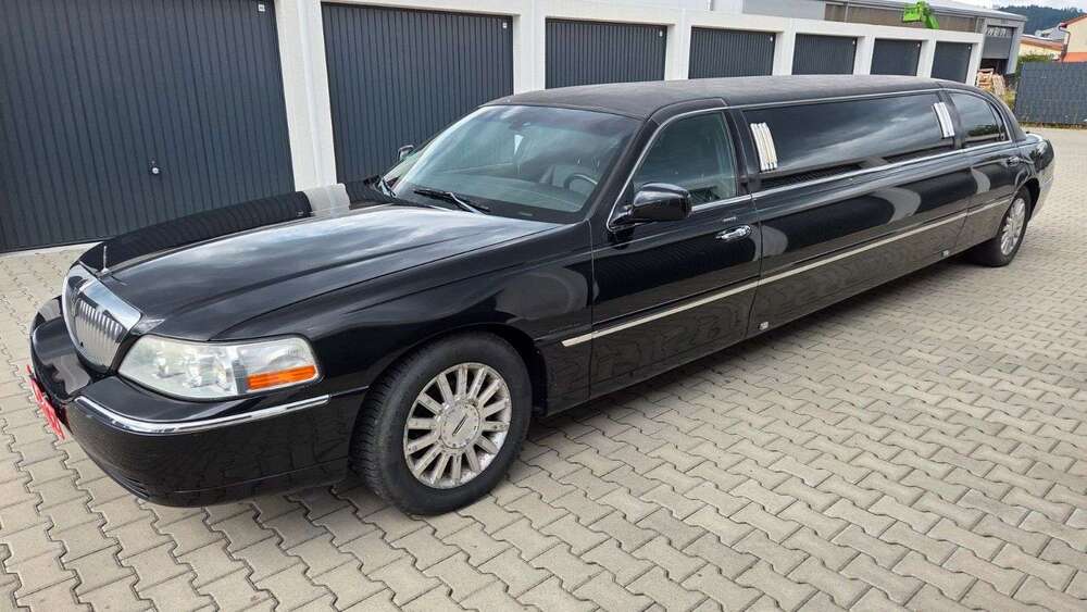 Lincoln Town Car 159.000 km 9.990 &euro; Kueps 96328