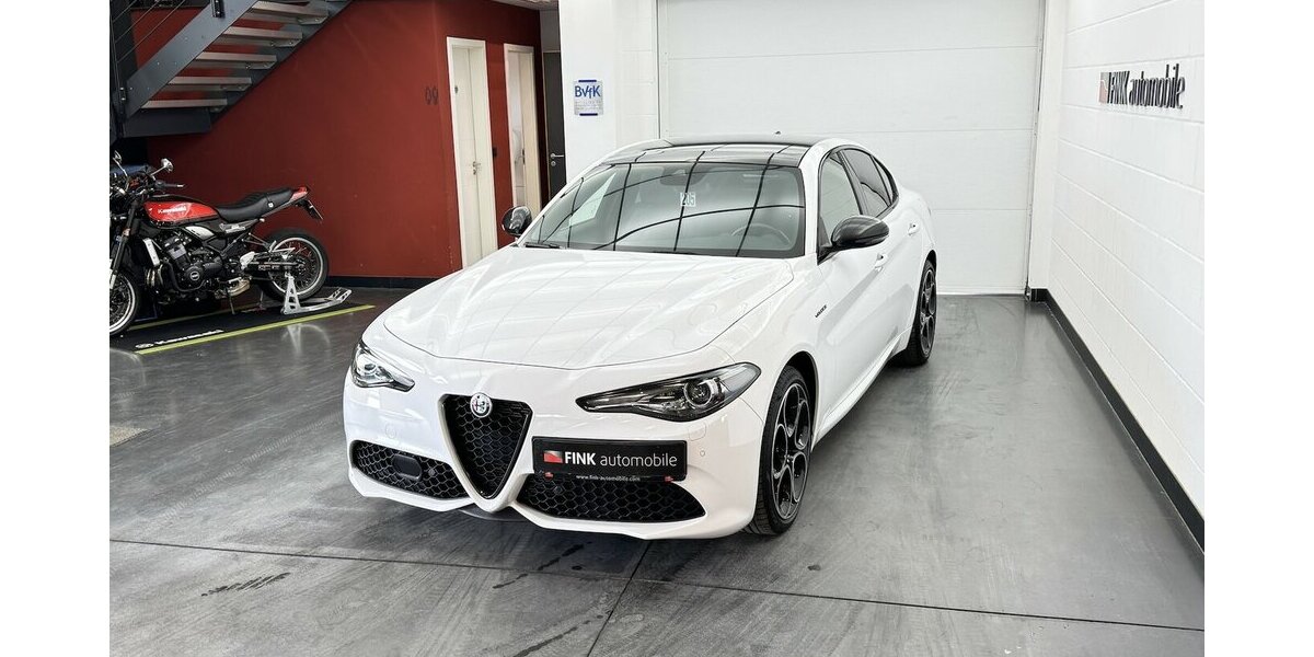 Alfa Romeo Giulia 2.0 Veloce Q4 Turbo Panoramadach Xenon 43.300 km 32.970 &euro; Lich 35423