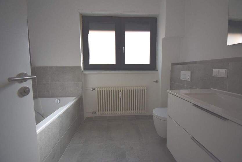 Erstbezug nach Sanierung! Schöne Wohnung mit Balkon und Gartennutzung 3 zimmer