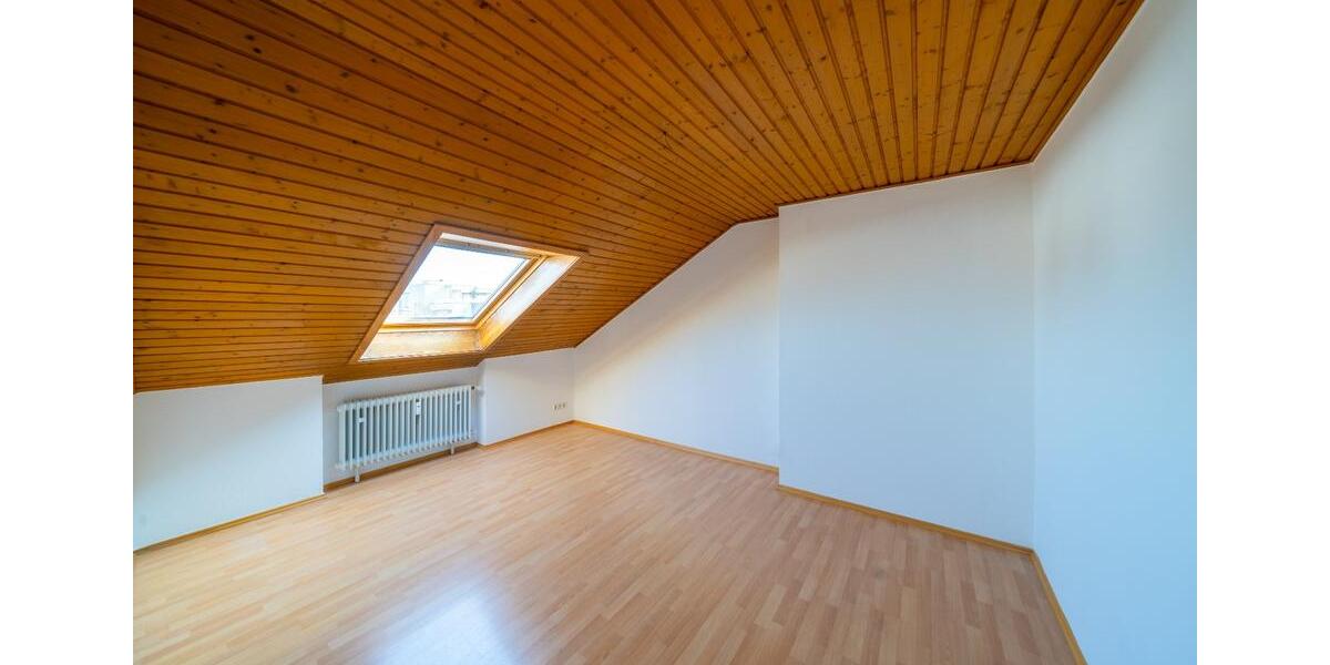 Dachgeschoßwohnung Villingen-Schwenningen Schwenningen - 4 Zimmer, 61 m&sup2;, 159.000&euro; | Angebot:24740176