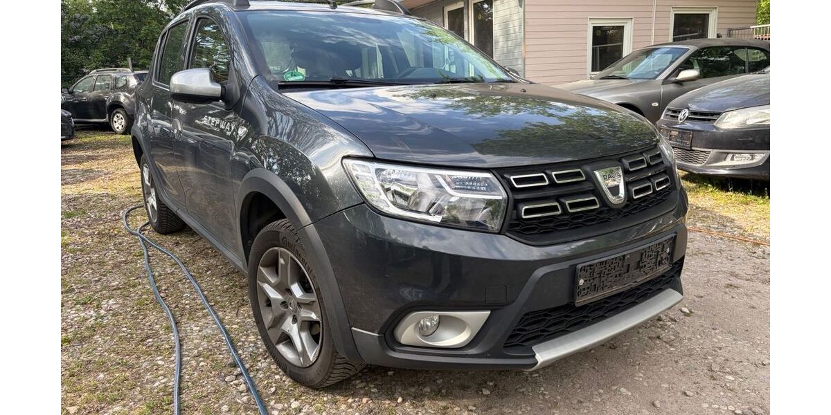 Dacia Sandero 73.200 km 9.690 &euro; Berlin 14167