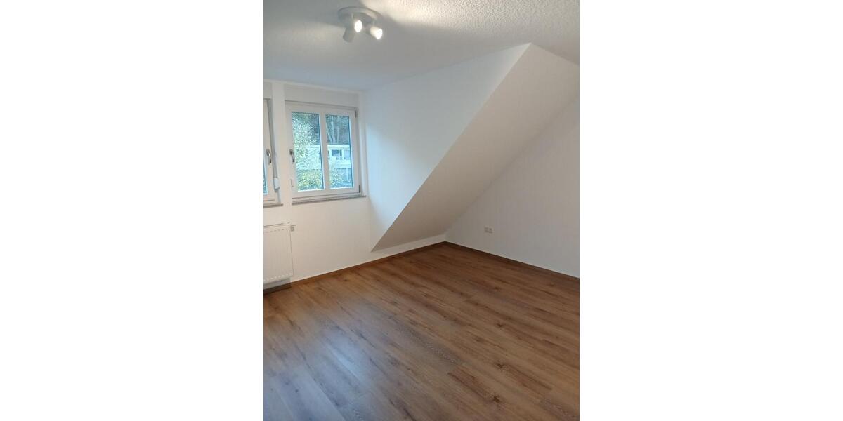 Dachgeschoßwohnung Siegen Kaan-Marienborn - 3 Zimmer, 88 m&sup2;, 940&euro; | Angebot:25343055