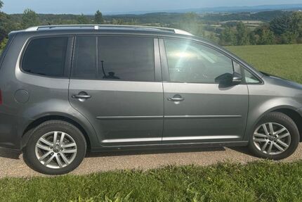 VW Touran 147.094 km 9.499 € Waldachtal 72178
