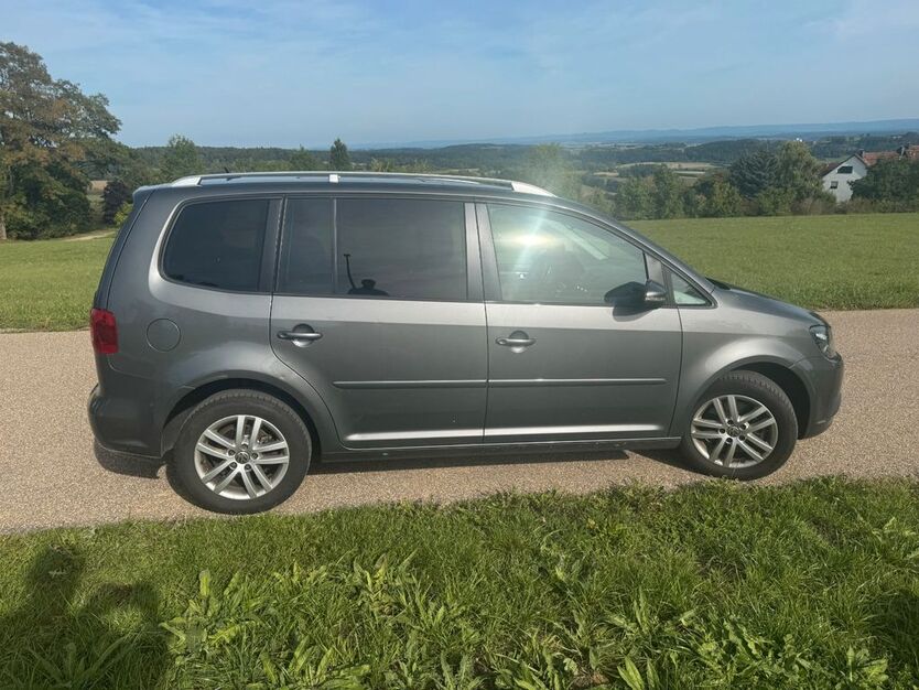 VW Touran 147.094 km 9.499 € Waldachtal 72178