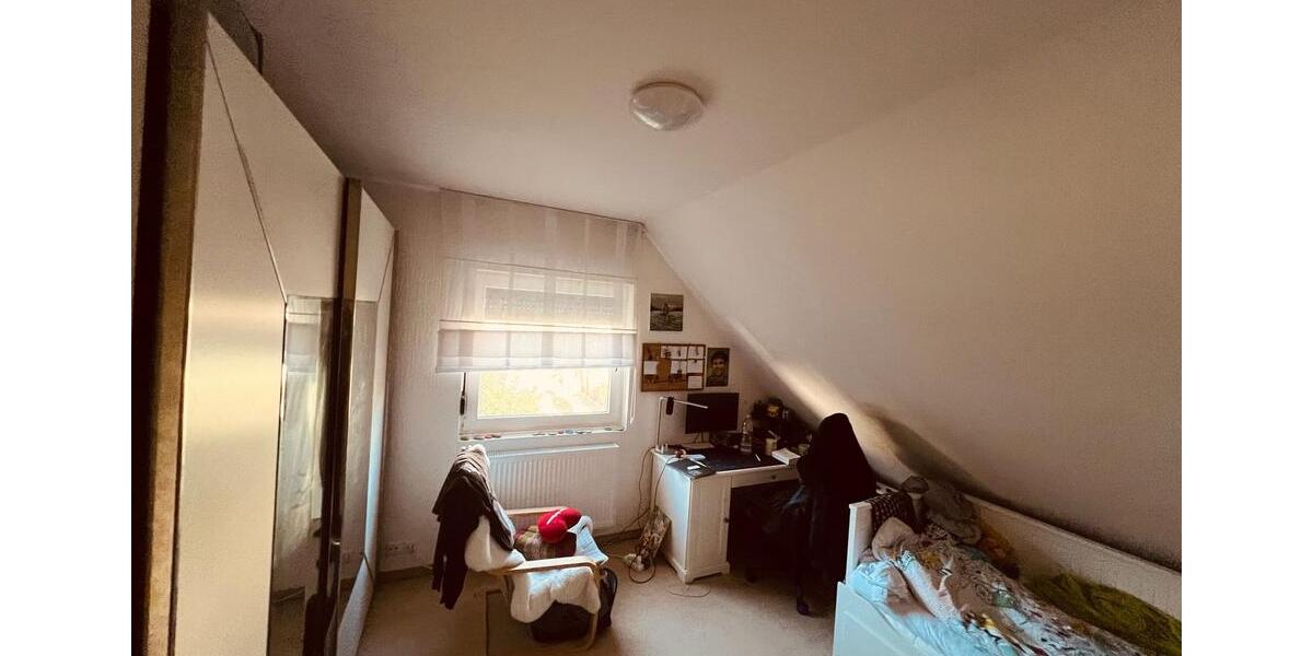 Möblierte Doppelhaushälfte mit Kamin, Garten, Vollkeller, Garage 4 zimmer