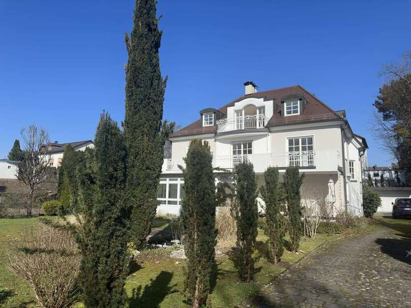 Haus zum Kaufen in Stephanskirchen 2.200.000 € 380 m²