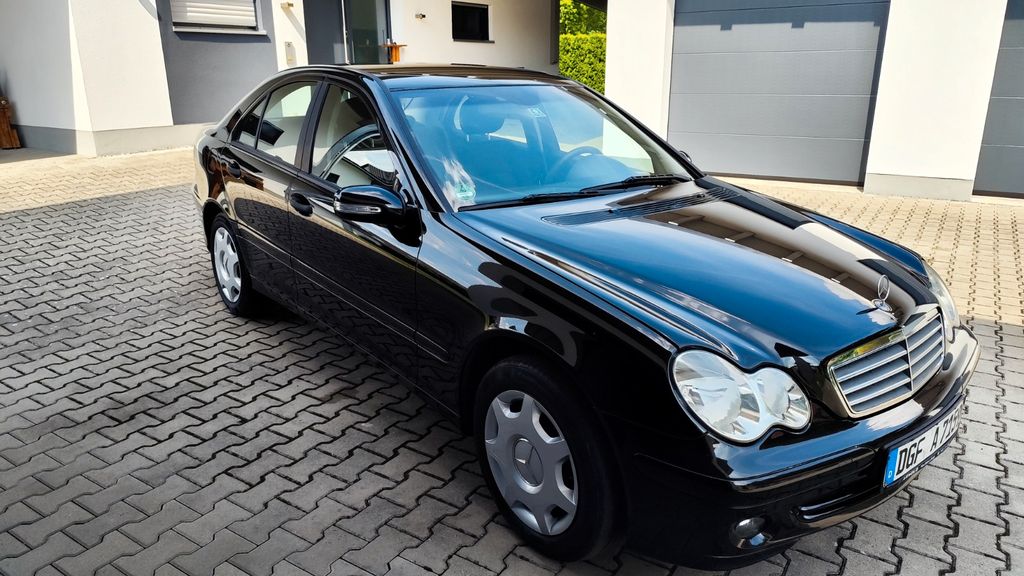 Mercedes-Benz C 180 235.000 km 2.850 &euro; Niederviehbach 84183