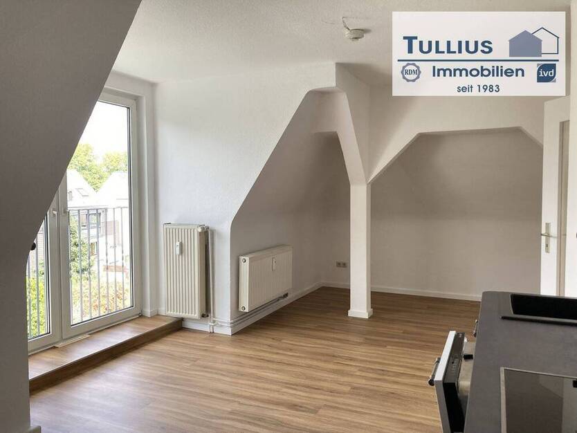 1-Zimmer-Dachgeschoßwohnung mit Einbauküche, 2 Balkone und Stellplatz in Essen-Borbeck